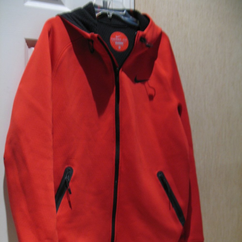 NIKE MEN'S RED THERMA-FIT RED HOODED JACKET - XL
